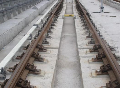 鋼軌接頭對接和錯接的優(yōu)缺點各是什么？煤礦窄軌鐵路如何采用？